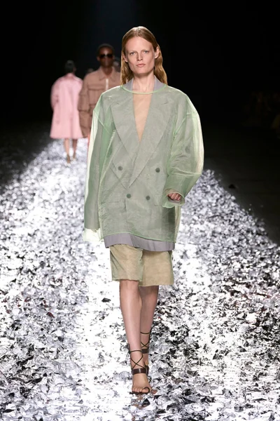 Look 39